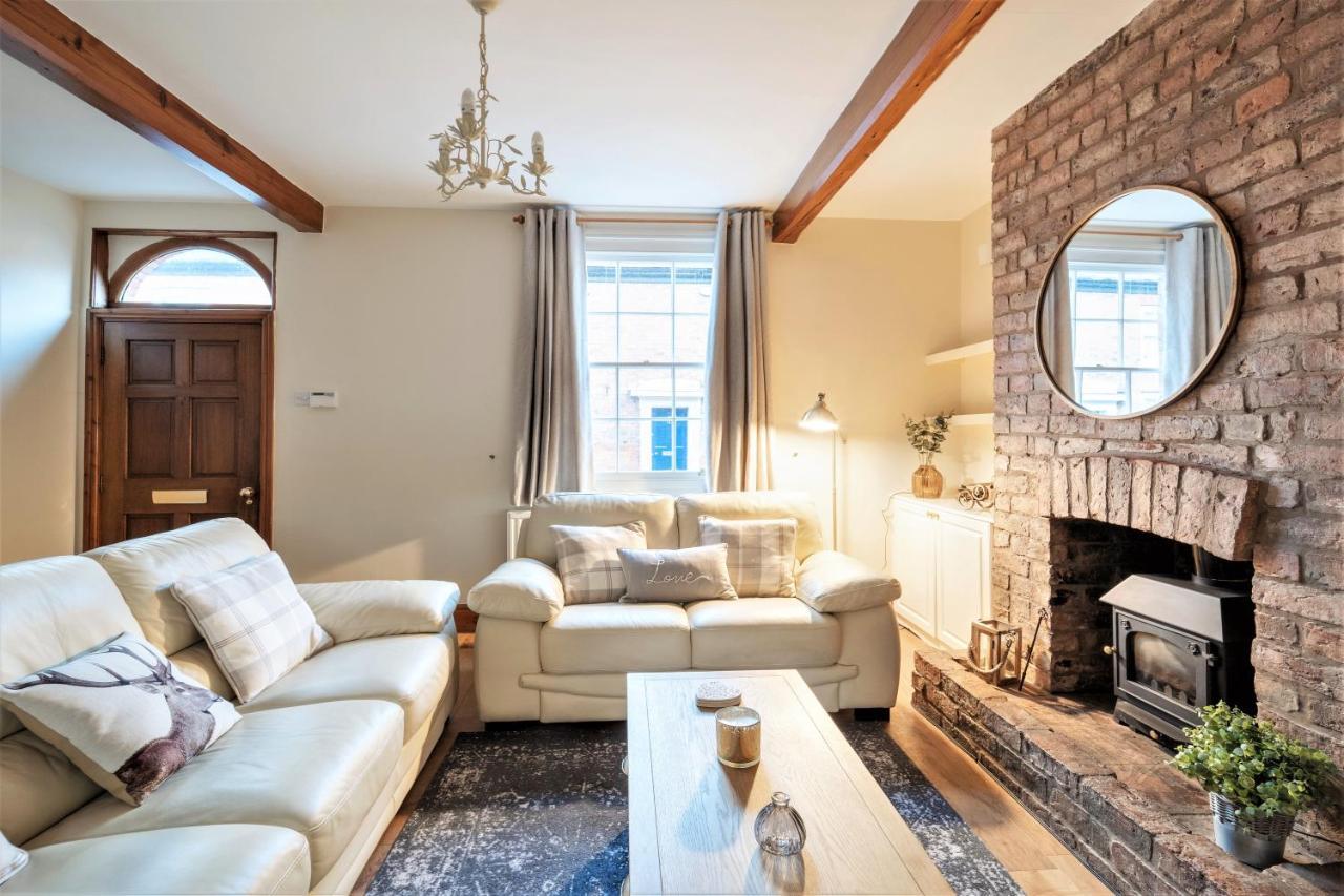 The In Chester, Sleeps 6 With Free Parking * Chester