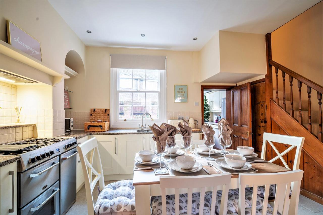 The In Chester, Sleeps 6 With Free Parking Chester