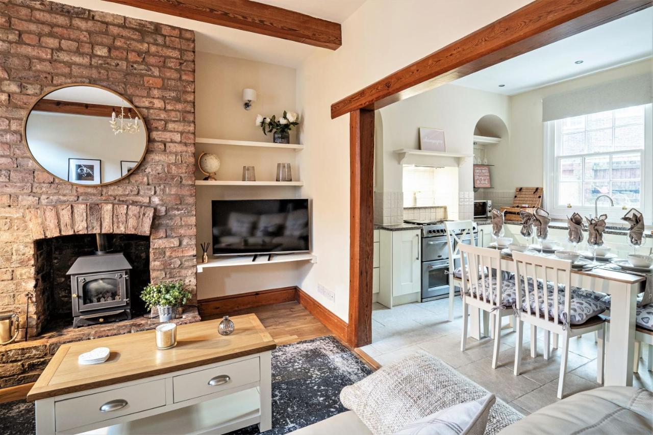 The In Chester, Sleeps 6 With Free Parking Holiday home Chester