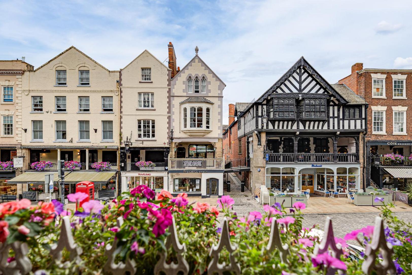 The In Chester, Sleeps 6 With Free Parking Holiday home *