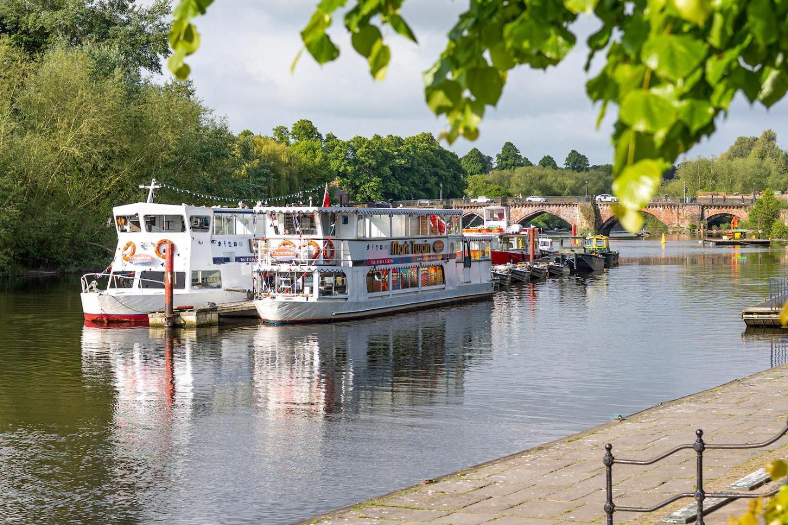 The In Chester, Sleeps 6 With Free Parking