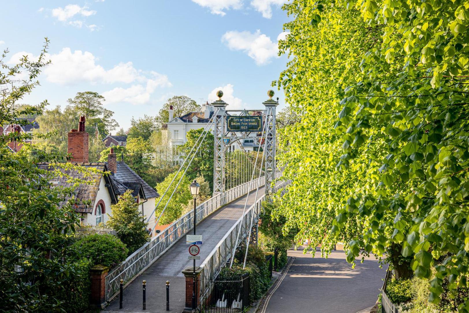 The In Chester, Sleeps 6 With Free Parking *